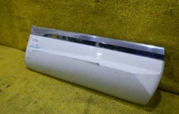 Накладка двери багажника для Volkswagen Touareg 2014 года на фотографиях