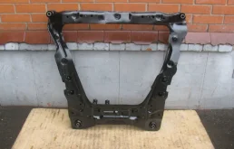 Балка передняя поперечная для Nissan X-Trail 2008 года на фотографиях