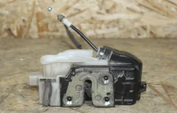 Уплотнитель передней правой двери для Kia Ceed 2012 года на фотографиях