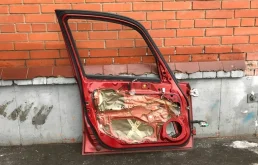 Дверь передняя левая для Suzuki SX4 2009 года на фотографиях