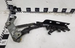 Петля капота левая для Audi Q5 2010 года на фотографиях