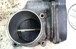 Дроссельная заслонка для Volkswagen Passat 2009 года на фотографиях