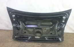 Крышка багажника для Volkswagen Passat 2016 года на фотографиях