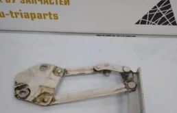 Петля капота левая для Volkswagen Caddy на фотографиях