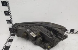 Фара ксенон левая для Volkswagen Passat 2015 года на фотографиях