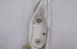 Петля капота левая для Skoda Octavia 2018 года на фотографиях