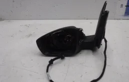 Стекла и зеркала для Volkswagen Polo 2019 года на фотографиях