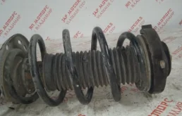 Амортизатор передний правый для Volkswagen Tiguan 2014 года на фотографиях