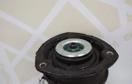 Амортизатор передний левый для Skoda Octavia 2020 года на фотографиях