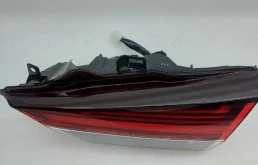 Фонарь внутренний правый для Lexus RX 2022 года на фотографиях