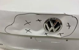 Замок багажника для Volkswagen Polo 2016 года на фотографиях