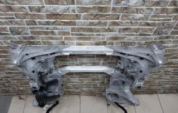 Подрамник двигателя для BMW 5er 2021 года на фотографиях