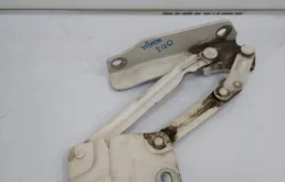 Петля капота правая для Volkswagen Caddy 2017 года на фотографиях