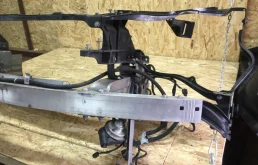 Усилитель переднего бампера для Mercedes-Benz GLK class 2008 года на фотографиях