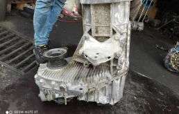 Серводвигатель раздатки для Volkswagen Touareg 2005 года на фотографиях