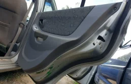 Дверь задняя правая для Hyundai Accent 2001 года на фотографиях