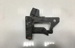 Замок капота правый для Mercedes-Benz C class 2008 года на фотографиях