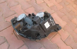 Фара правая для Volkswagen Polo 2007 года на фотографиях