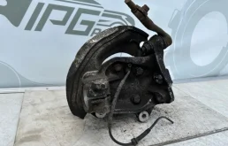 Кулак поворотный левый для BMW 3er 2008 года на фотографиях