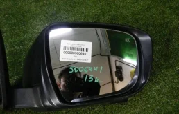 Стекла и зеркала для Nissan X-Trail 2021 года на фотографиях