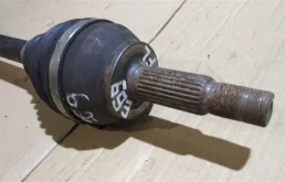 Привод передний левый для Toyota Corolla 2011 года на фотографиях