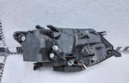 Фара ксенон левая для Nissan X-Trail 2017 года на фотографиях