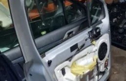 Накладка на дверь передняя левая для Peugeot 308 на фотографиях