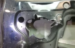 Дверь передняя правая для Land Rover Discovery 2008 года на фотографиях