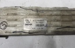 Радиатор интеркулера для Audi A4 2007 года на фотографиях