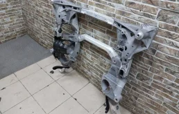 Подрамник двигателя для BMW 5er 2021 года на фотографиях