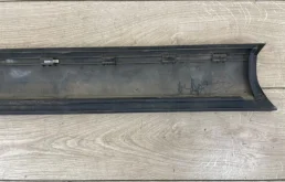 Молдинг двери передний правый для Volkswagen Touareg 2006 года на фотографиях