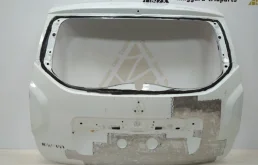 Дверь багажника для Renault Duster 2018 года на фотографиях
