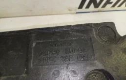 Абсорбер переднего бампера для Nissan X-Trail 2008 года на фотографиях