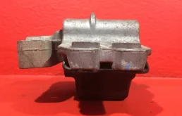 Опора двигателя передняя левая верхняя для Volkswagen Jetta 2005 года на фотографиях