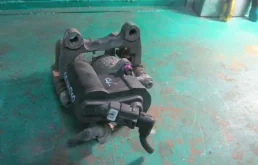 Суппорт задний правый для Volkswagen Passat 2006 года на фотографиях