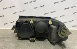 Фары для Volkswagen Passat 2002 года на фотографиях