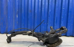 Кулак поворотный правый для Volkswagen Touareg 2002 года на фотографиях