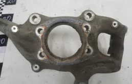 Кулак поворотный левый для Audi A6 2018 года на фотографиях