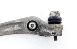 Рычаг передний правый нижний для Audi A6 2010 года на фотографиях