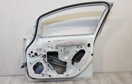 Дверь передняя правая для Opel Astra 2015 года на фотографиях