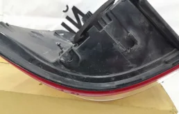 Фонарь правый для Toyota Land Cruiser 2008 года на фотографиях