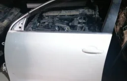 Дверь передняя левая для Volkswagen Jetta 2006 года на фотографиях