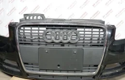 Решетка радиатора для Audi A4 2008 года на фотографиях
