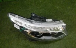 Фара правая для Mercedes-Benz Vito 2016 года на фотографиях