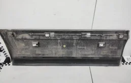 Накладка двери багажника для Volkswagen Touareg 2012 года на фотографиях