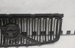 Решетка переднего бампера для Volvo XC90 2017 года на фотографиях