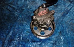 Насос ГУР для Audi A4 2001 года на фотографиях