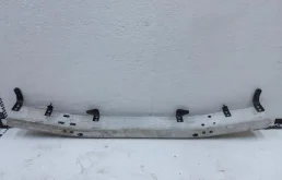 Усилитель переднего бампера для Toyota Land Cruiser 2012 года на фотографиях