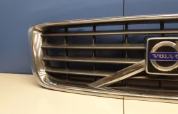 Решетка радиатора для Volvo S80 2004 года на фотографиях