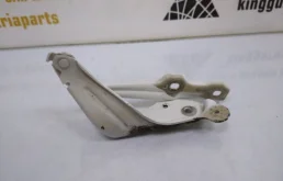 Петля капота левая для Skoda Octavia на фотографиях